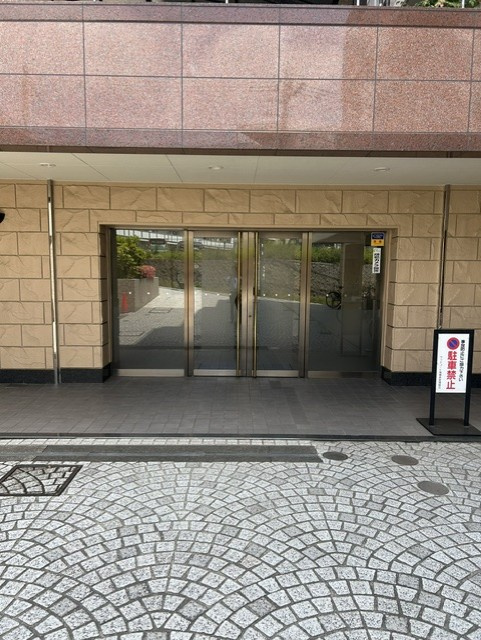 重厚感のあるエントランス