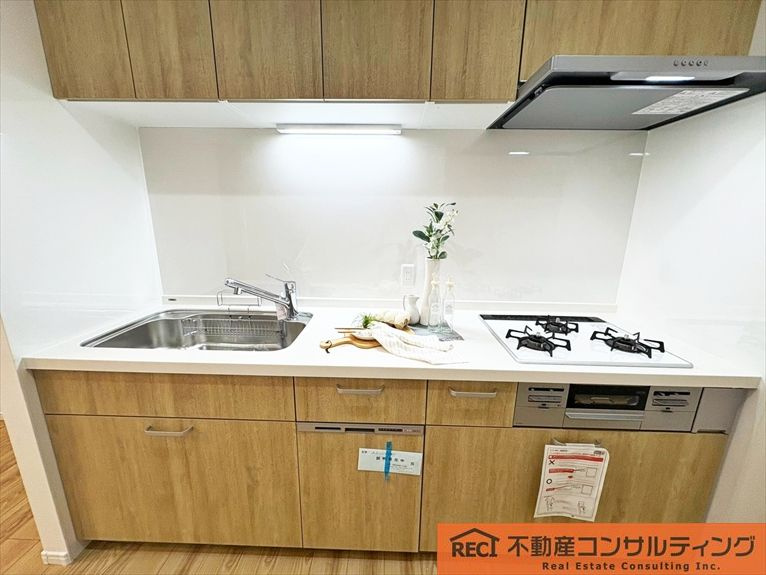 東灘小学校徒歩5分！お子様の通学も安心の距離です♪
