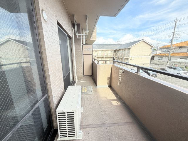 落ち着いた時間を過ごせるバルコニーです