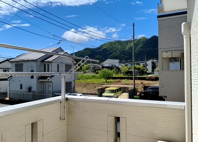 眺望を気にして物件を探す場合、前面に建物が建っていないか現地で確認しましょう！前面に建物があると景色はもちろん、日当たりや風通しにも影響が出てきます。住んだ時のことを想像しながら現地見学をしましょう。