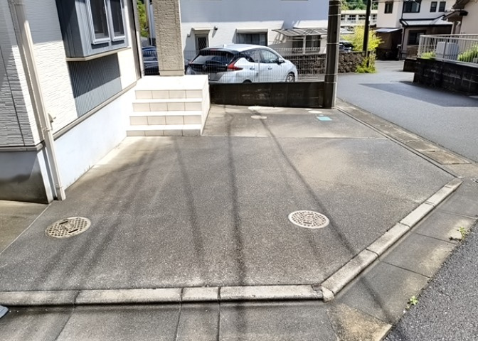 駐車場と明記されていても、最小スペースでつくられた駐車場だと大型車は駐車できなかったり、出入りしにくくなったりする可能性があります。お車のサイズと購入したい物件の駐車場のサイズを現地で確認しましょう。