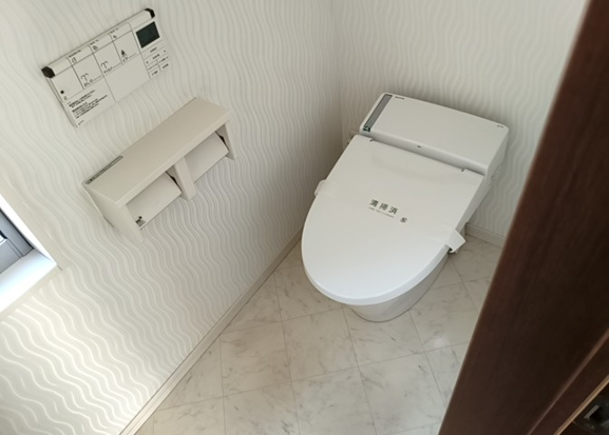 トイレは大きさや形、機能、抗菌性などが異なる多種多彩なタイプが各メーカーから出ています。それぞれに良さがあるため、事前にどういったタイプのトイレがいいのかをご家庭内で決めて、内見に行くといいでしょう。