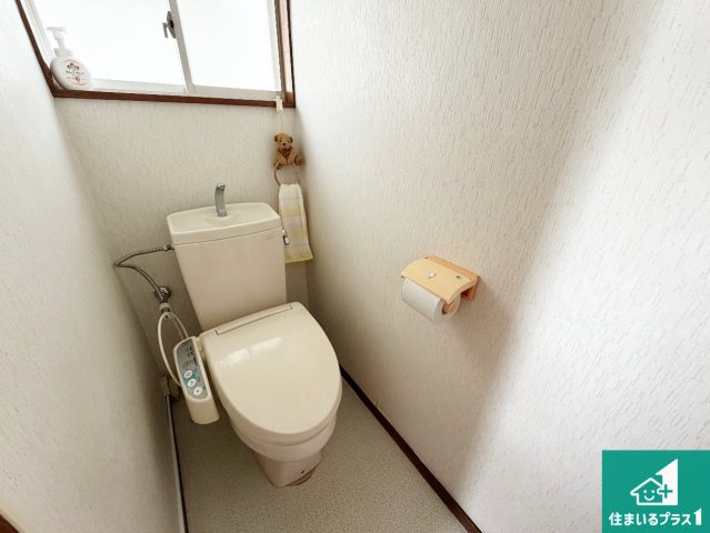 落ち着いた色で統一されたトイレ！　