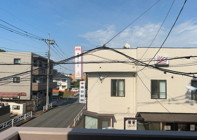 眺望の良さを楽しめるダイニングキッチンで家族団らんの時間を過ごしてはいかがでしょうか。バルコニーから見える景色を家族で眺める時間は、時間が経つのを忘れてしまいそうですね。是非、現地を見に行きましょう！
