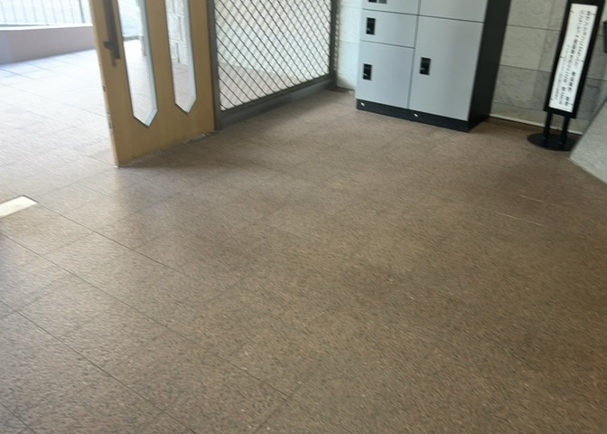 マンションのエントランスには、もともと風よけや防犯の役割がありますが、マンションによって宅配ボックスなどの設備が備わっている所もあります。日々の生活をイメージしながら生活しやすさをチェックしましょう。