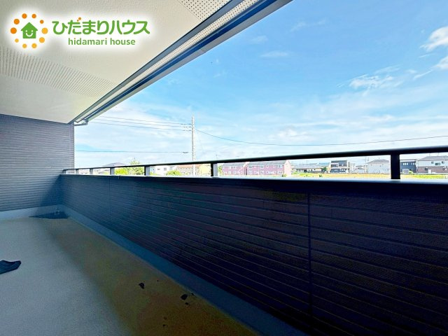 ワイドなバルコニーで、ご家族全員のお洋服もらくらく干せちゃいます(　*´艸｀)