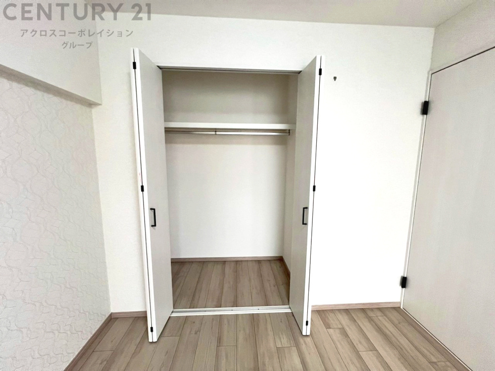 衣類やアクセサリー、小物類の収納が便利で整理整頓がしやすく、部屋の美観を保ちつつ、スペースを最大限に活用できます。衣服のしわやダメージを防ぎ、長持ちさせることができます。