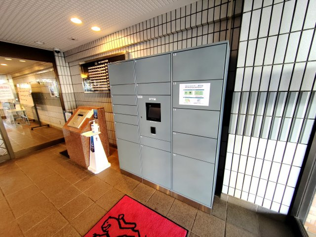 宅配ボックスを複数設置。不在時のお荷物受取にも便利です。　
