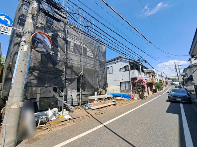 小中学校まで徒歩10分なのでお子様の登下校も安心。