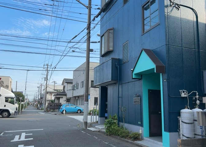 景色重視でお家選ぶをするとスーパーが遠い！学校が遠い！など生活をするうえで利便性で困ることもあります。まず一度現地を見学する際に、周辺の施設などがあるかを確認し、暮らし始めた後のことを想像しましょう。