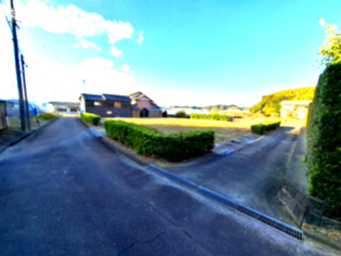 人通り、車通りも少なく静かな地域です。