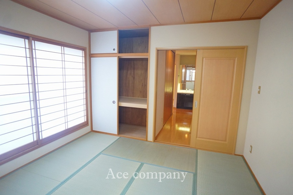 【2階：ゆったり和室8帖♪】押し入れ完備です♪