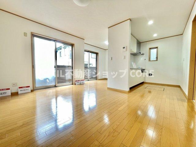 家族と過ごす時間を大切にしたい方にぴったりの明るくゆとりある住空間です。　
