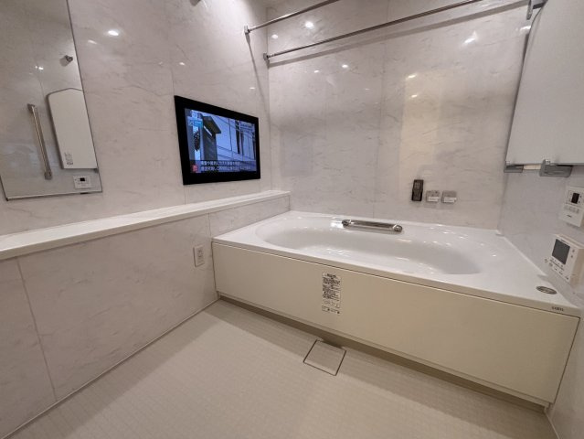 ゆとり1822　×　テレビの癒やし。　浴槽から出たくなくなる極上プライベートシアター。