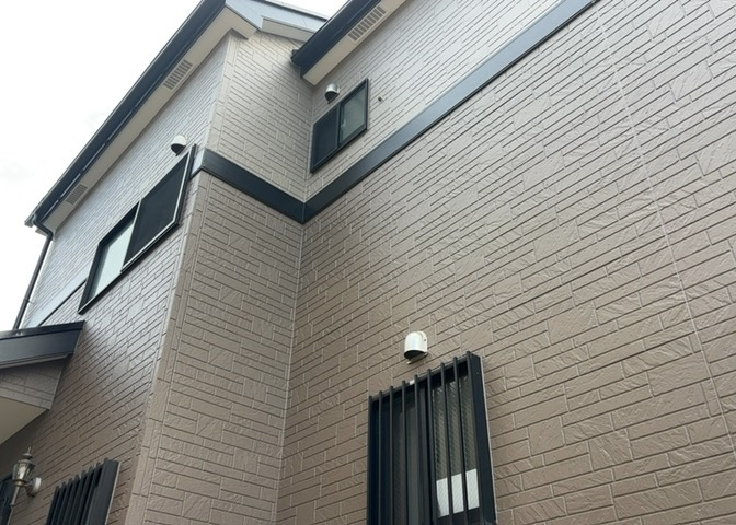 庭があることでガーデニングや家庭菜園はもちろん、こどもの遊び場やペットを放して遊ぶことができます。また、家の周囲に余裕があるということです。隣地との間があれば、十分な日当たりと、風通しが確保できます。