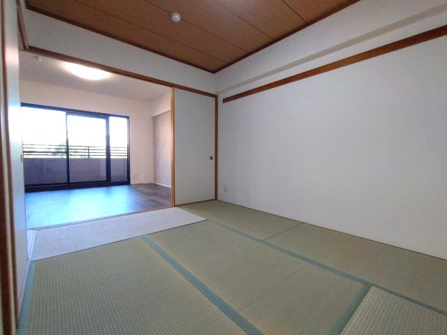LDに和室が隣接、お子様の遊び場等多目的に活用可能