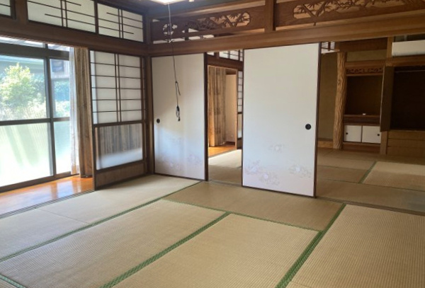 【大明丘1丁目　中古戸建ての居間】