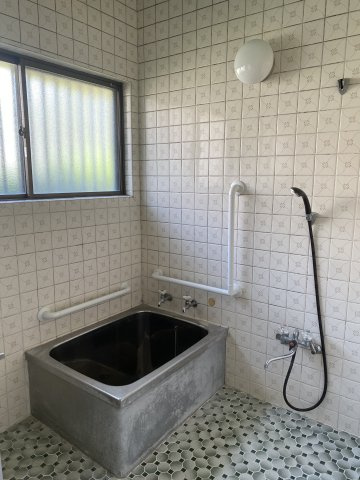 【大明丘1丁目　中古戸建ての浴室】