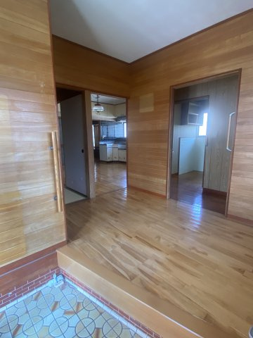 【大明丘1丁目　中古戸建ての玄関】