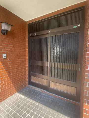 【大明丘1丁目　中古戸建ての玄関】