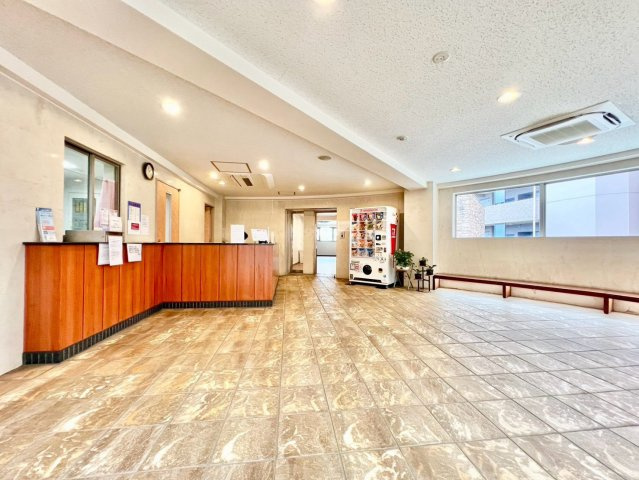 ゆったりとした共用空間に、マンションの品と安心感を感じます。