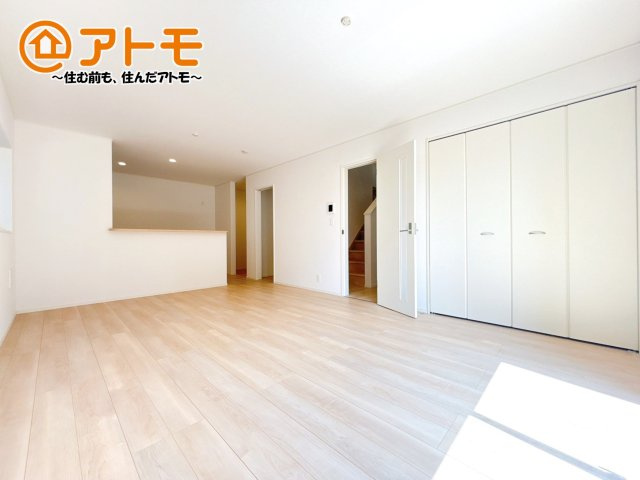 広々と開放的なLDKは、家族が自然と集まる広さ♪お子様のリビング学習にもピッタリ♪