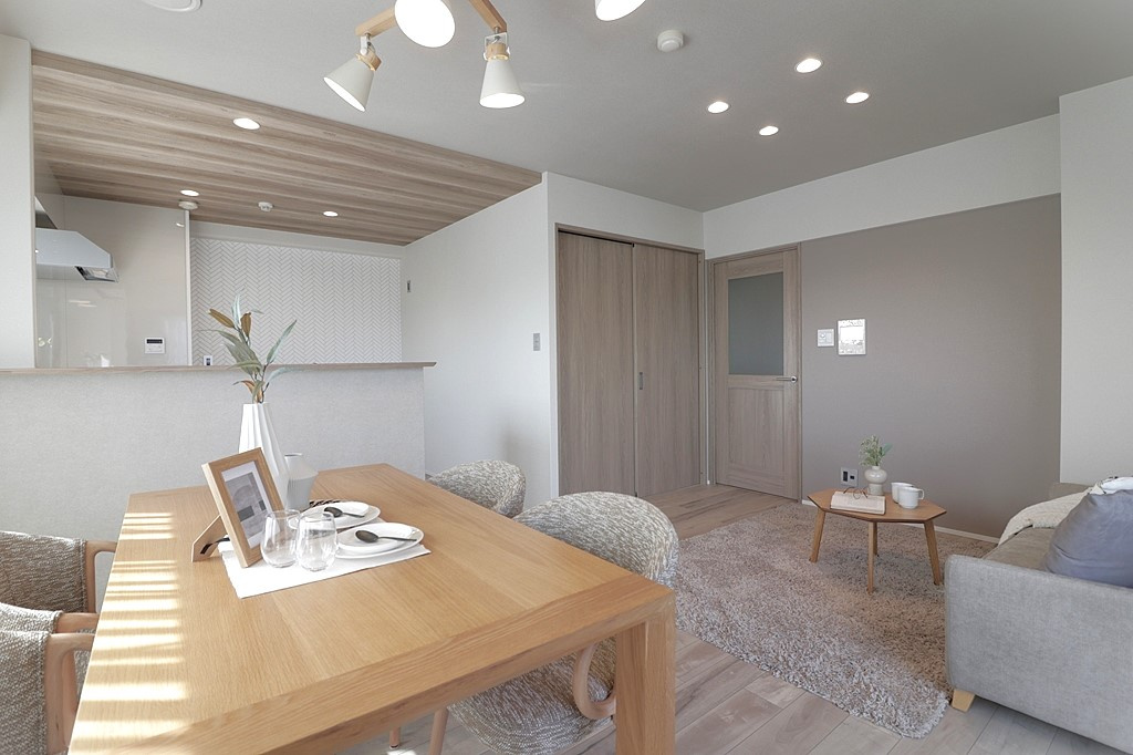 ※写真は同形状・同仕様の施工例です。実際の建具やクロスの色味とは異なる場合があります