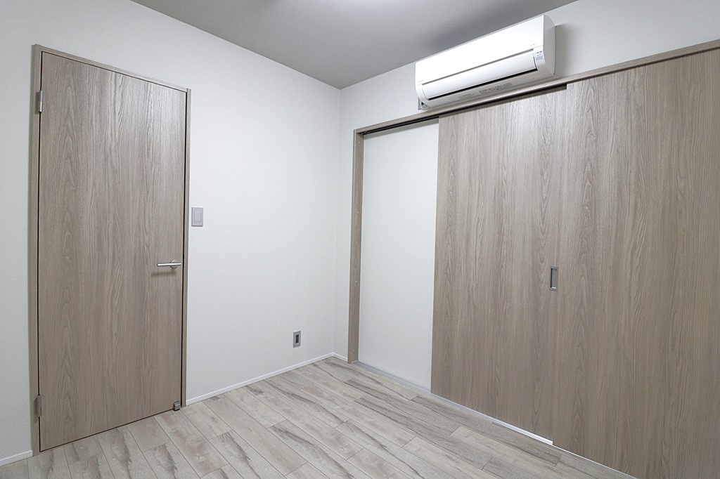 ※写真は同形状・同仕様の施工例です。実際の建具やクロスの色味とは異なる場合があります