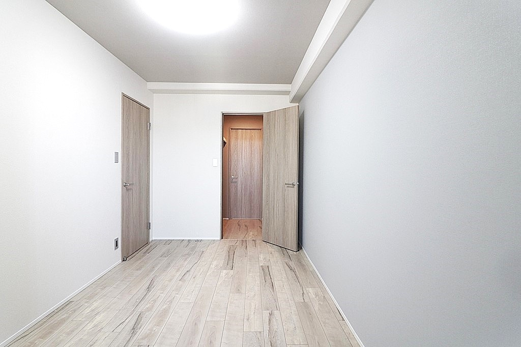 ※写真は同形状・同仕様の施工例です。実際の建具やクロスの色味とは異なる場合があります