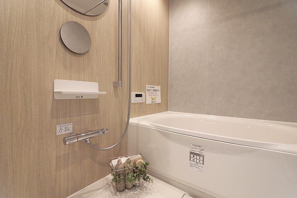 ※写真は同形状・同仕様の施工例です。実際の建具やクロスの色味とは異なる場合があります