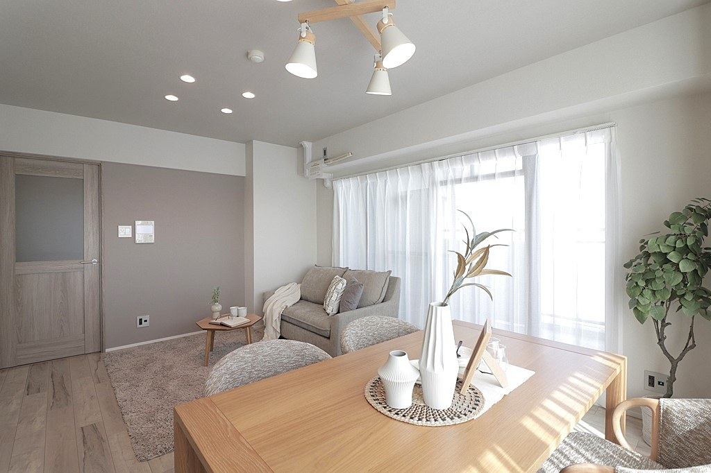 ※写真は同形状・同仕様の施工例です。実際の建具やクロスの色味とは異なる場合があります