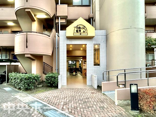 【エントランス】マンションのエントランスは、その物件の印象を決める、顔とも言える場所です。毎日通る場所ですからきれいなのが一番です。