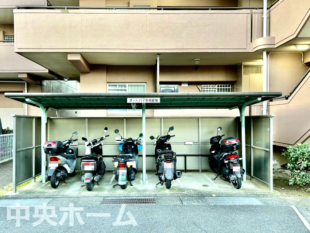 【バイク置場】最新の空き状況や費用などの詳細は担当スタッフまでお問い合わせください。