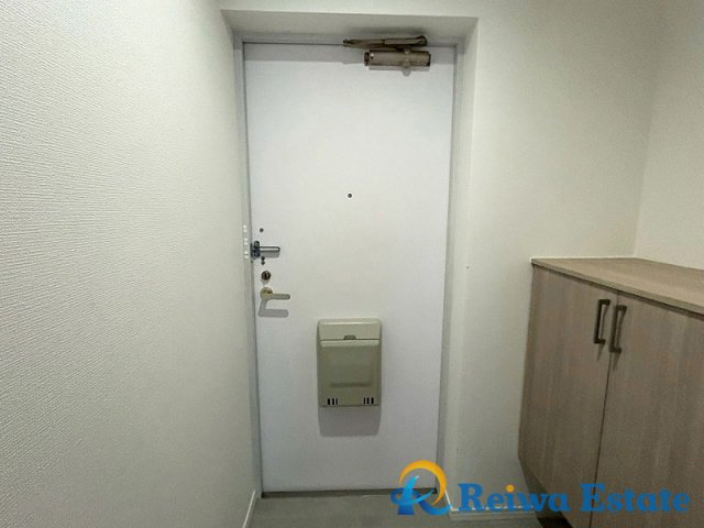 収納付きで散らかりやすい靴を隠せるため、玄関がきれいに片付きます。