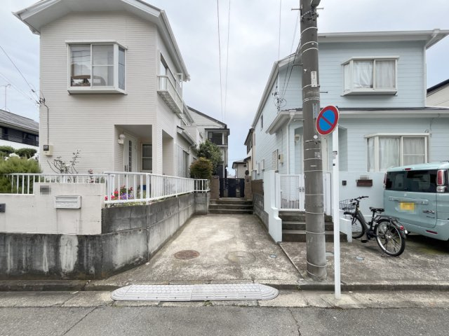 近くを流れる境川沿いは整備されており、散歩やランニング、自転車乗りに人気のコースです。