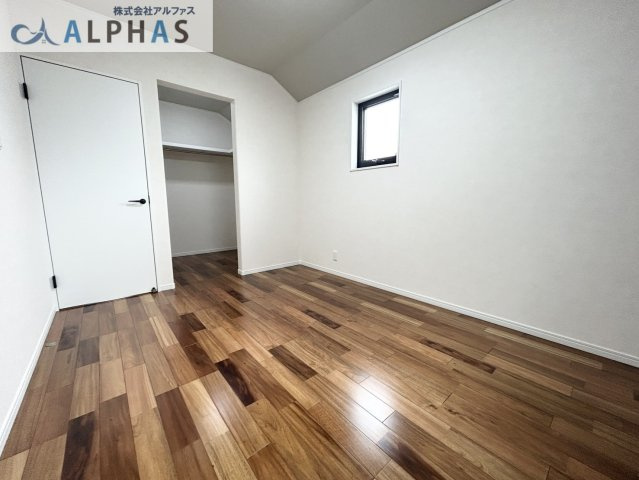 ■ウォークインクローゼット付でお部屋がスッキリ片付きます♪