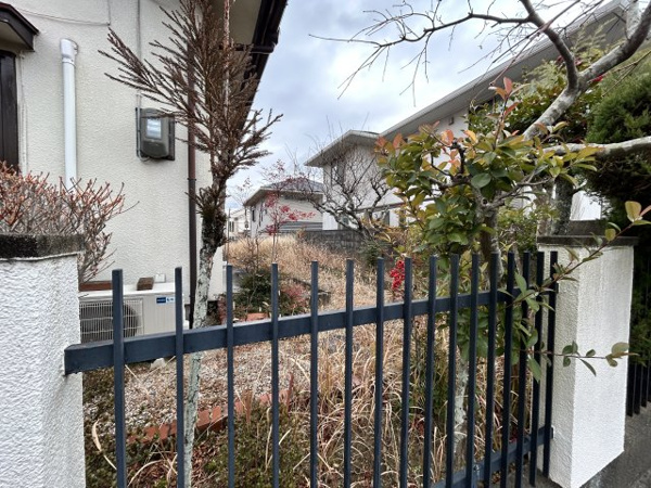 【 新規専任物件 川西市緑台6丁目 建築条件無しの前面道路含む現地写真】