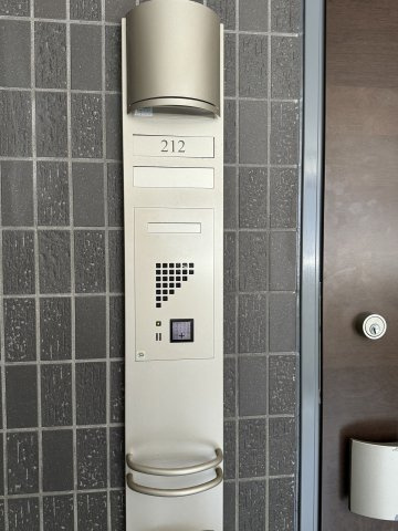 ホテルライクな雰囲気を感じる玄関まわり。日常から離れたリゾートステイへの期待が高まります。