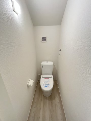 施工例。2階にもトイレです。施工例は完成時と異なる場合があります。