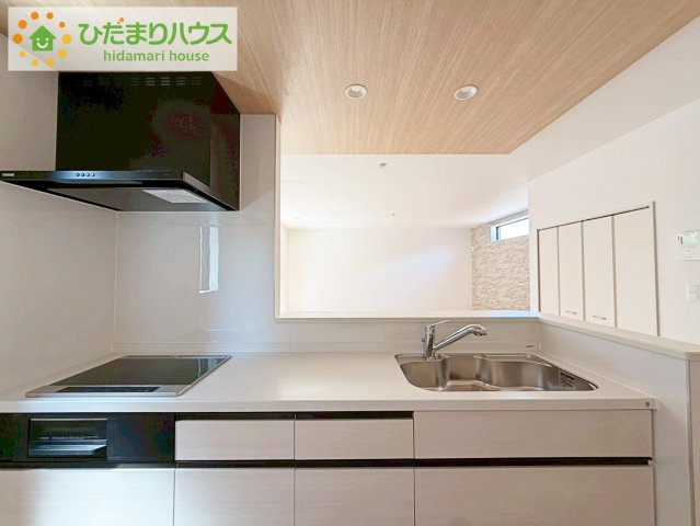 料理をしながらでも、ご家族との会話を楽しめる対面式キッチン♪
