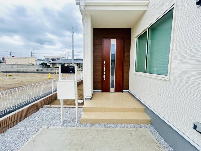 現地写真　TVモニター付きドアホンでセキュリティも安心です！　