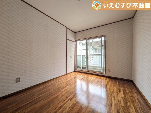 ナチュラルな色合いが落ち着くお部屋　シンプルな内装のお部屋なので自分でコーディネートしても楽しそうですね♪