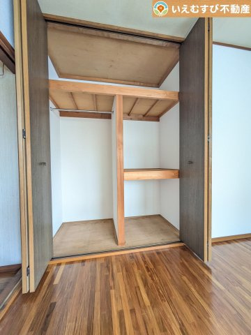 大容量の収納スペースで住空間もスッキリ広々　収納がたっぷり付いていれば、お部屋がすっきり保てて気持ちが良いですね♪