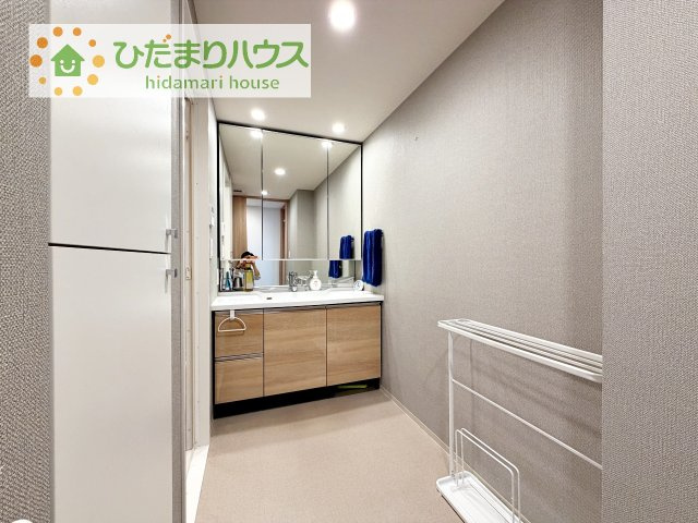 収納力と使いやすさを兼ね備えた、清潔感あふれる洗面スペース。
