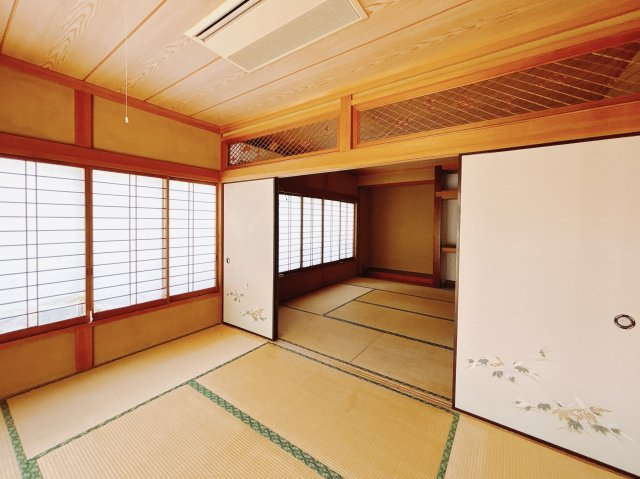 ■和室｜「続き間の和室」は、戸を開ければ大空間、閉じれば個室として活用できるのでお子様の遊び場や客間としても便利です♪