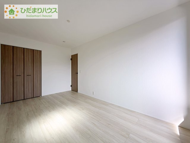 ゆとりのある主寝室！ご家族全員で寝れちゃいます♪