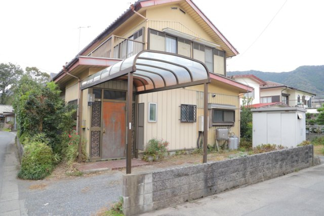 人が暮らすうえで日光は大切な要素となります。日当たりの良さは譲れないポイントですね。併せて近くに大きな建築物の建築予定がないか、あるいはそれが可能な土地が近くにないか事前に確認することもお勧めします。