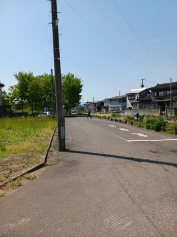 前面道路含む現地写真です