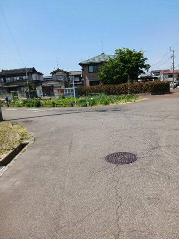 前面道路含む現地写真です