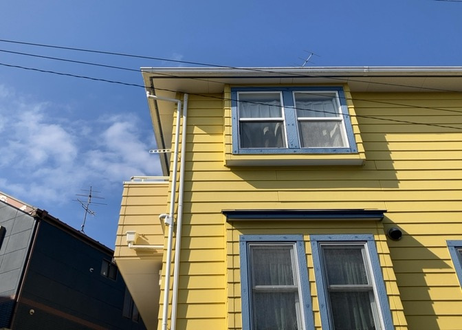 木造住宅とは土台、壁、柱など建築物の強度を支える構造体の材に木が使用されている構造を指します。構造体は建物の自重を支えるだけではなく風圧や水圧、積裁荷重などあらゆる衝撃に耐えるための基礎です。